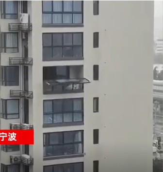 警示！臺(tái)風(fēng)煙花致使高層門窗脫落！門窗幕墻安全需高度關(guān)注