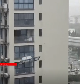 警示！臺風煙花致使高層門窗脫落！門窗幕墻安全需高度關注(圖4)